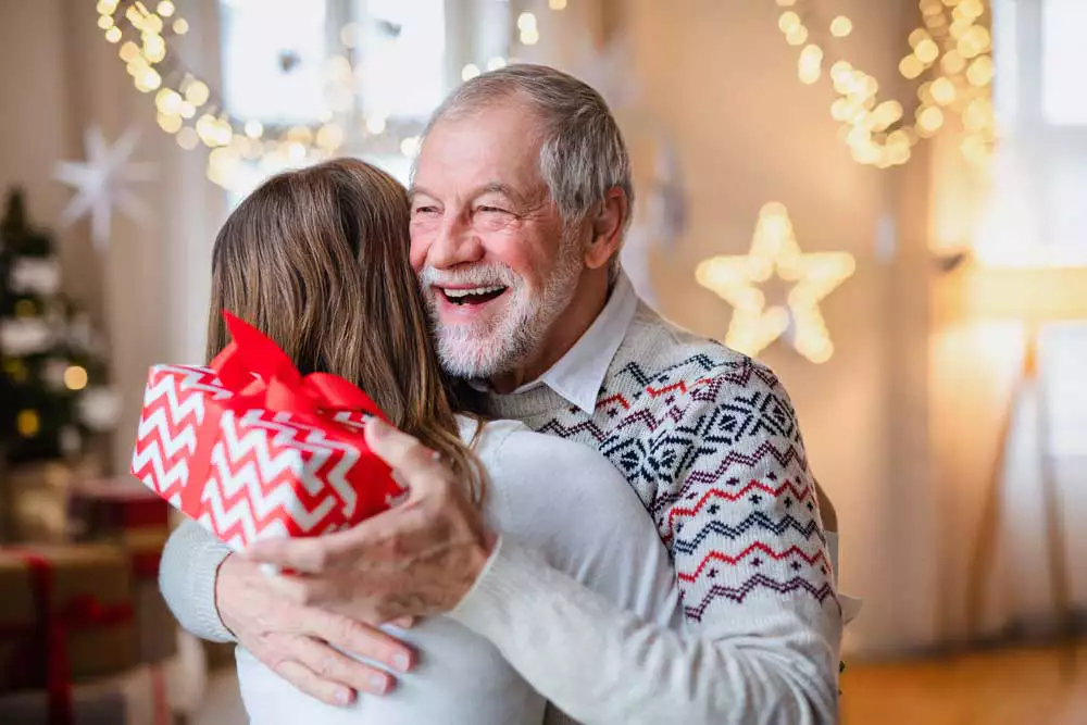 How to Celebrate the Holidays with a Senior Loved One and Recognize Evolving Care Needs